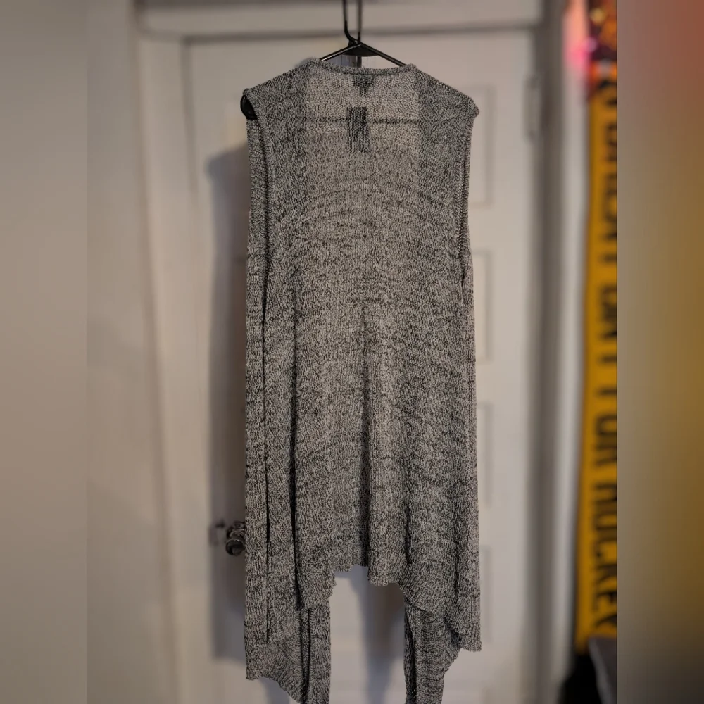 NWT Torrid Sleeveless Cardigan - Picture 2 of 6